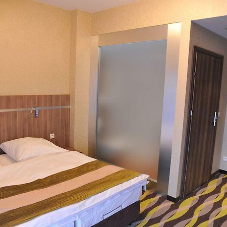 Oswald Arena Hotel Jemielnica ภายนอก รูปภาพ