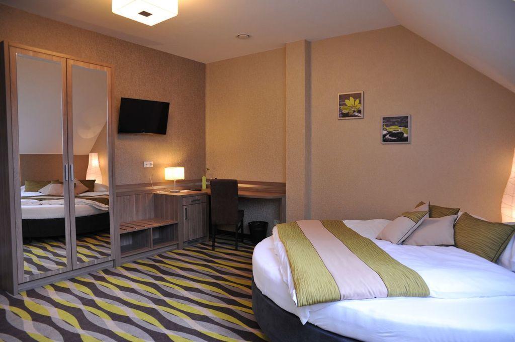 Oswald Arena Hotel Jemielnica ภายนอก รูปภาพ