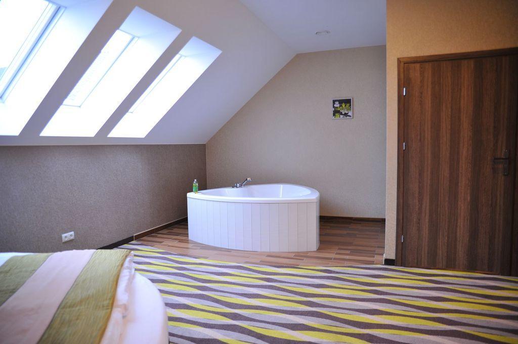 Oswald Arena Hotel Jemielnica ภายนอก รูปภาพ
